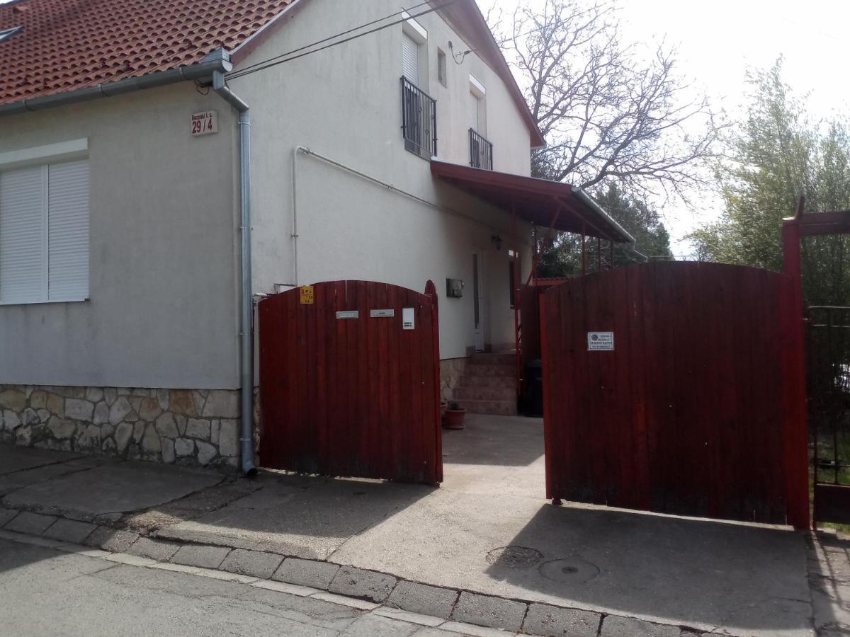 Budai Vam Apartmanhaz Peçuy Dış mekan fotoğraf