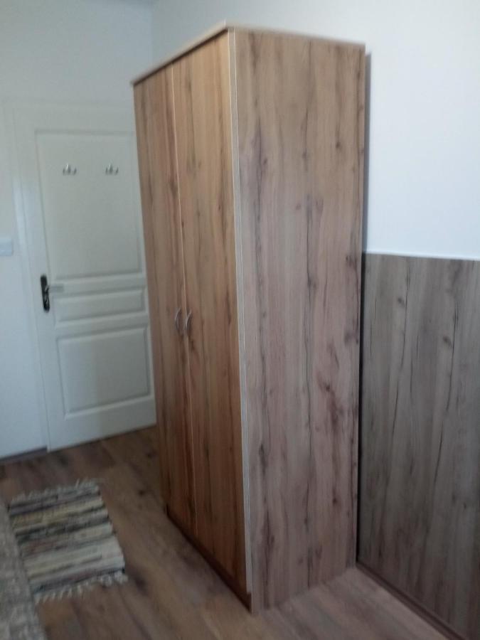 Budai Vam Apartmanhaz Peçuy Dış mekan fotoğraf
