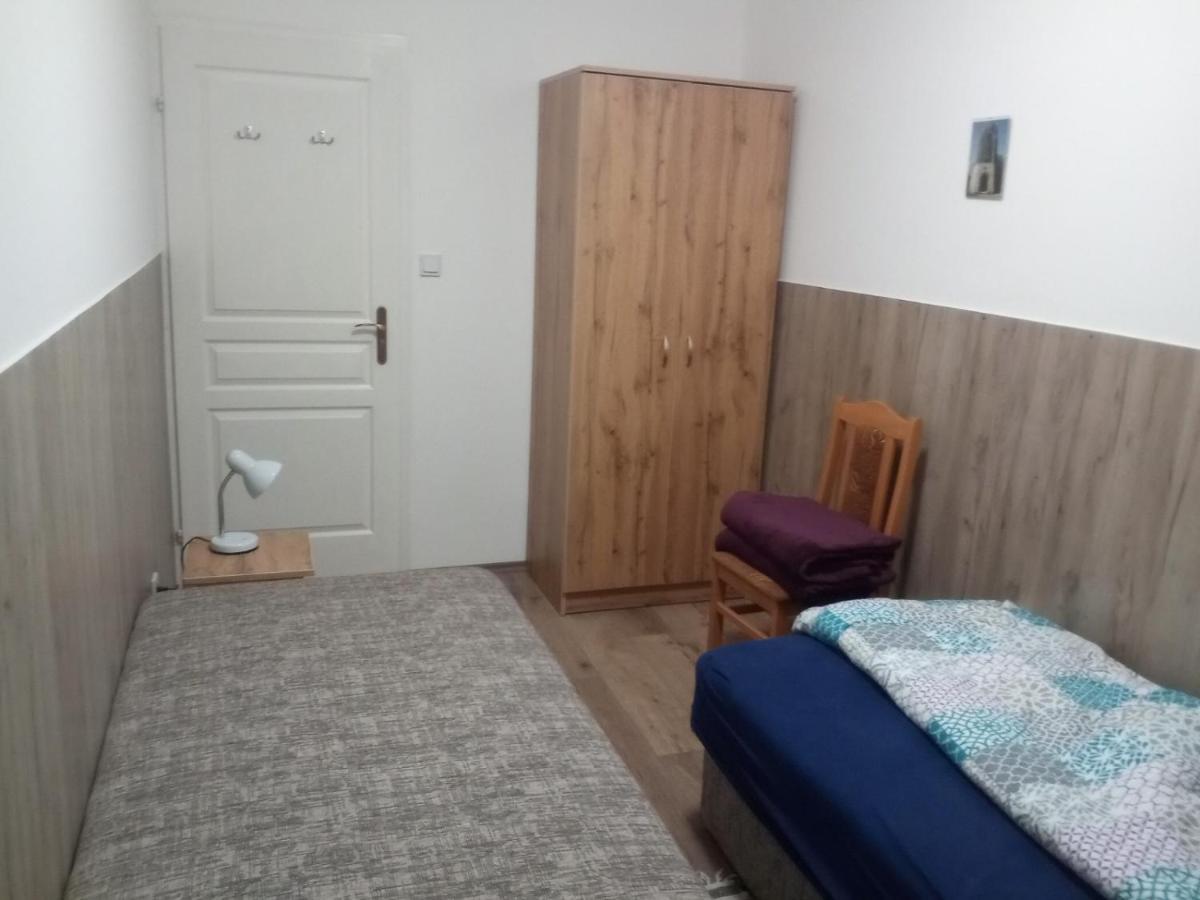 Budai Vam Apartmanhaz Peçuy Dış mekan fotoğraf
