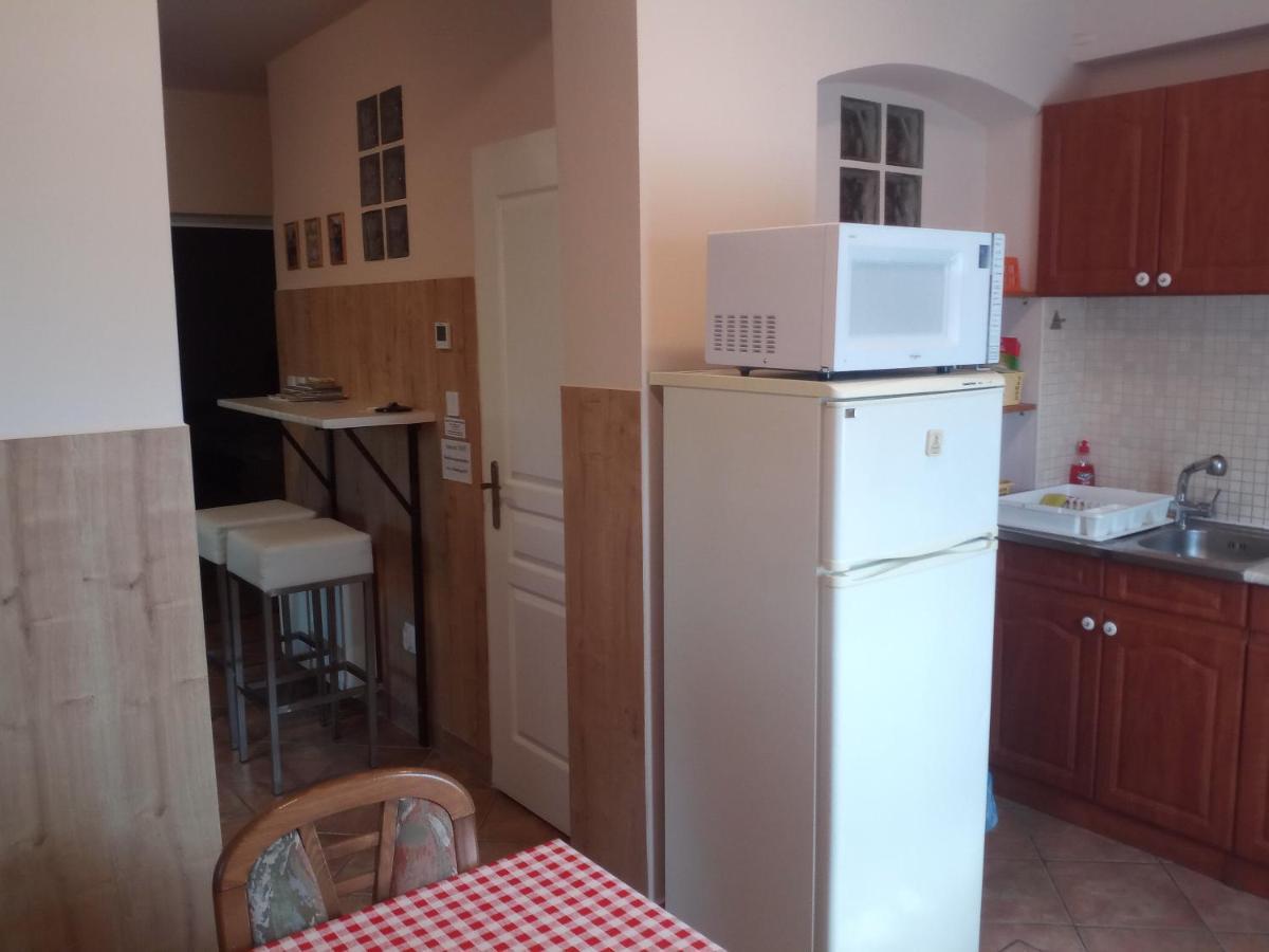 Budai Vam Apartmanhaz Peçuy Dış mekan fotoğraf