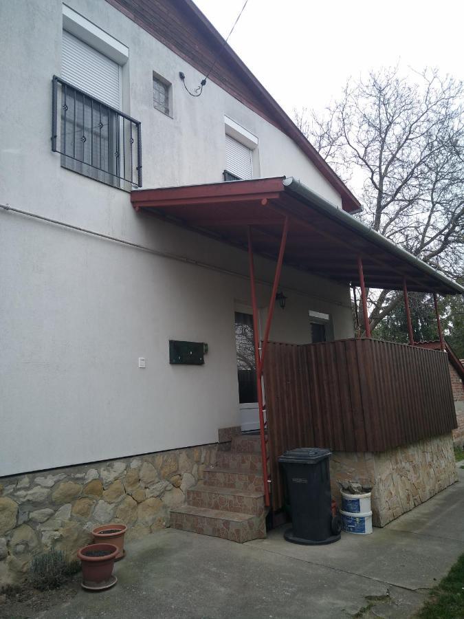 Budai Vam Apartmanhaz Peçuy Dış mekan fotoğraf