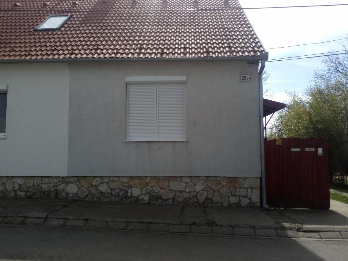 Budai Vam Apartmanhaz Peçuy Dış mekan fotoğraf