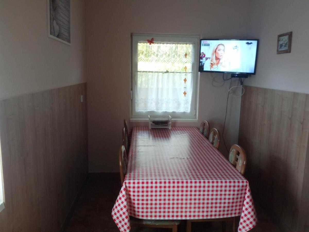 Budai Vam Apartmanhaz Peçuy Dış mekan fotoğraf