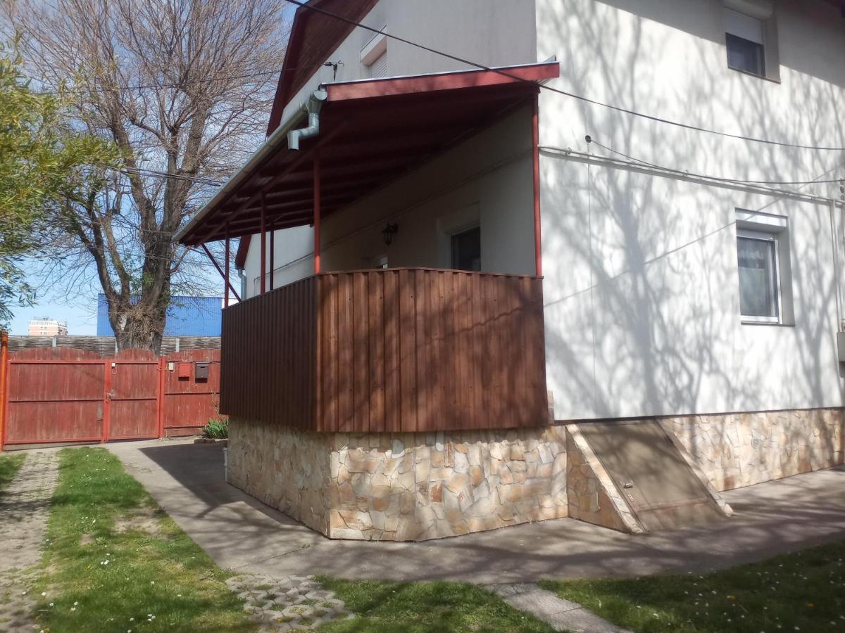 Budai Vam Apartmanhaz Peçuy Dış mekan fotoğraf