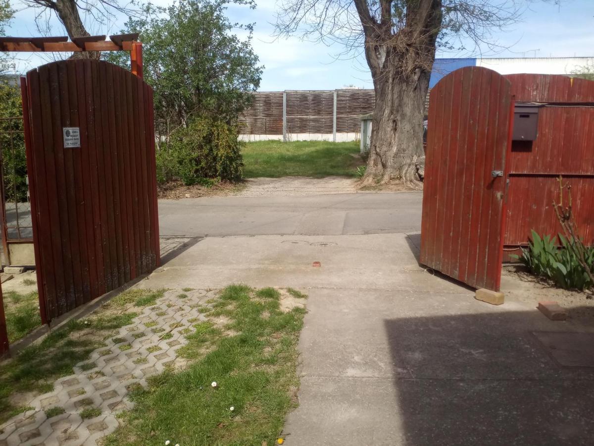 Budai Vam Apartmanhaz Peçuy Dış mekan fotoğraf
