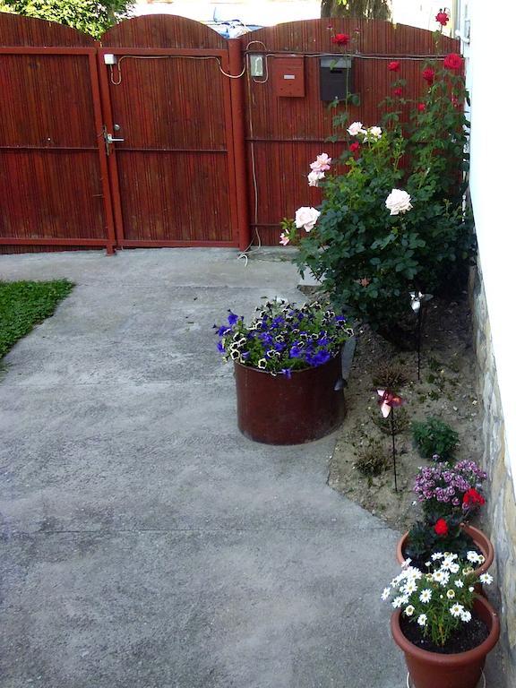 Budai Vam Apartmanhaz Peçuy Dış mekan fotoğraf